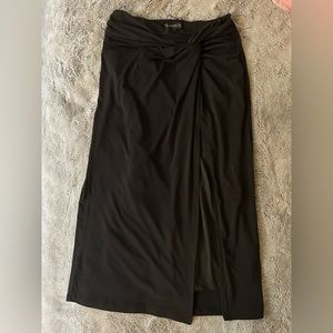 Black Dynamite Skirt With Twist Detail & Side Slit